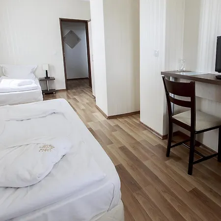 Nikol Hotel 2*
