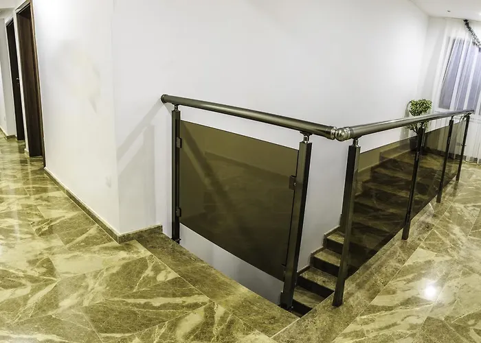 Хотел никол