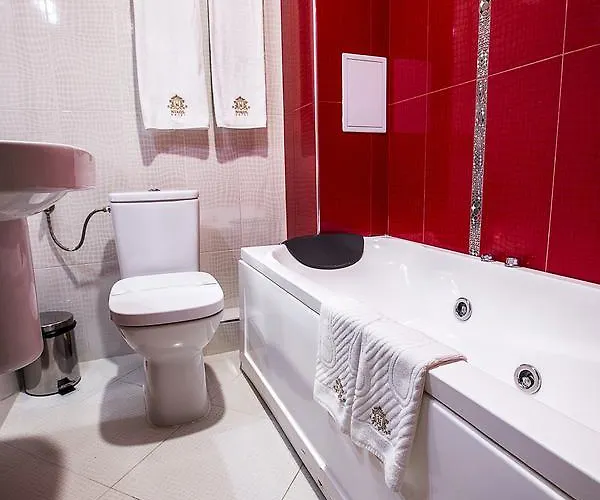 никол Хотел